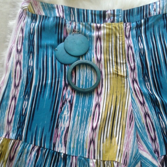 💥3/$20 Tribal ruffled hem shorts by 18/20 - Picture 3 of 6